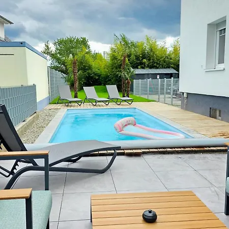 Design-apartment I Beheizbarer Swimming-pool I Sauna I Boxspring I Parkplatz