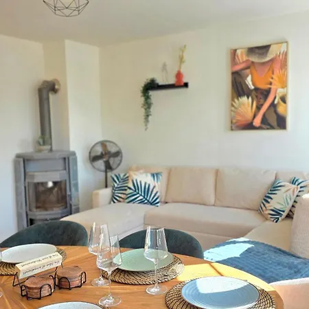 Design-apartment I Beheizbarer Swimming-pool I Sauna I Boxspring I Parkplatz